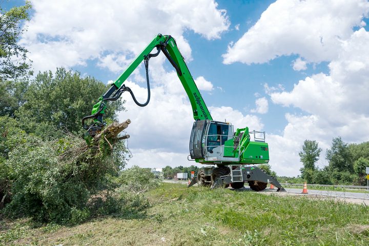 SENNEBOGEN 718 E tree care handler