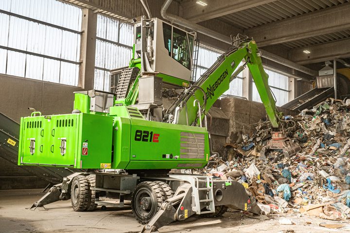 SENNEBOGEN battery-powered material handler